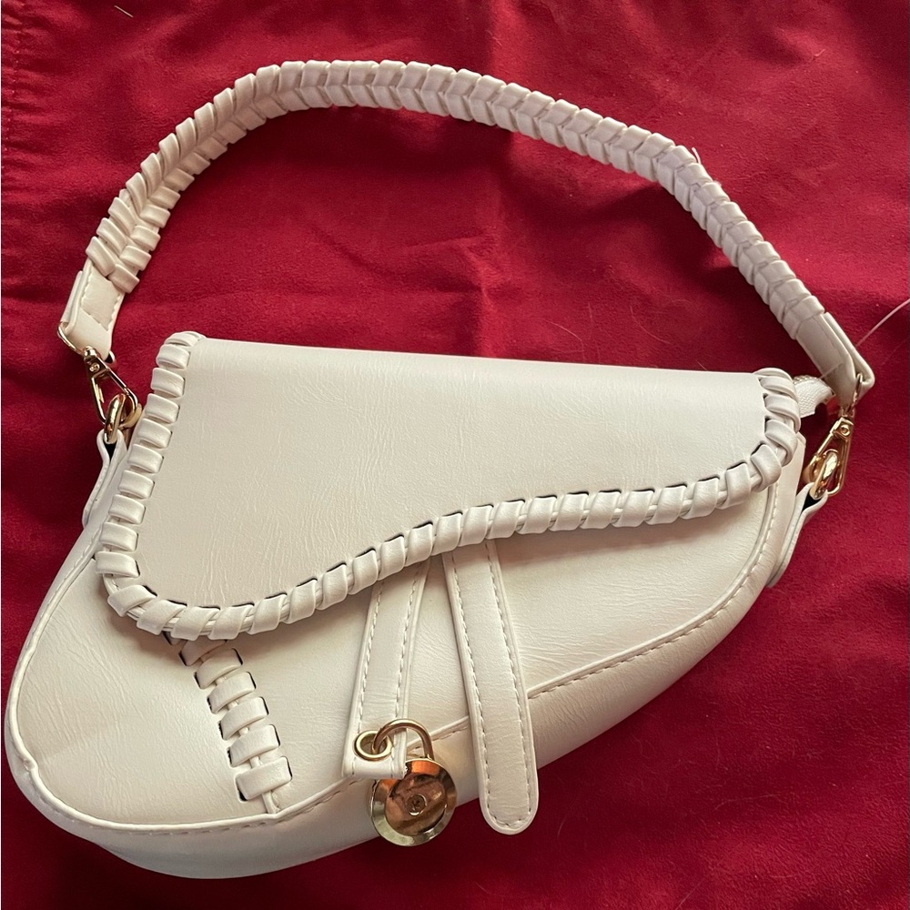 ⛄️ White  Leather type! Nice  condition! ⛄️
